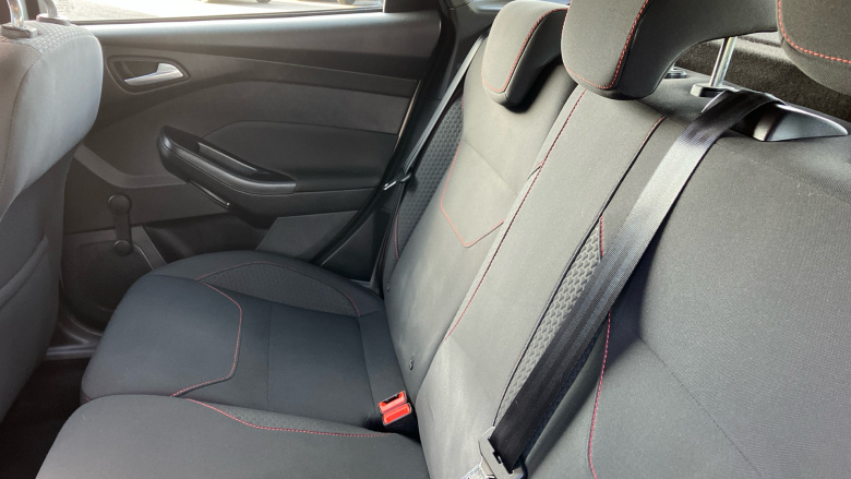 Ford Focus 1.0 EcoBoost 140 ST-Line Navigation 5dr Petrol Hatchback